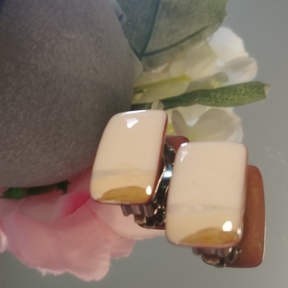 Clay Vintage Style Clip on Earrings - Picture 4 of 6